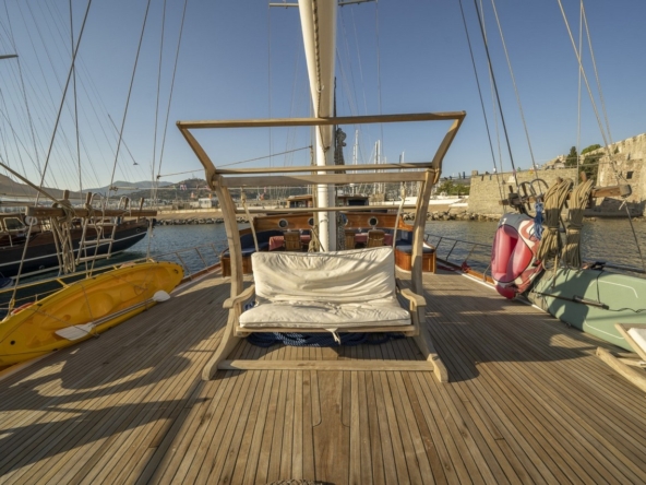Bodrum’da 10 kişilik lüks gulet, 5 kabin, profesyonel mürettebat ile unutulmaz mavi tur deneyimi.