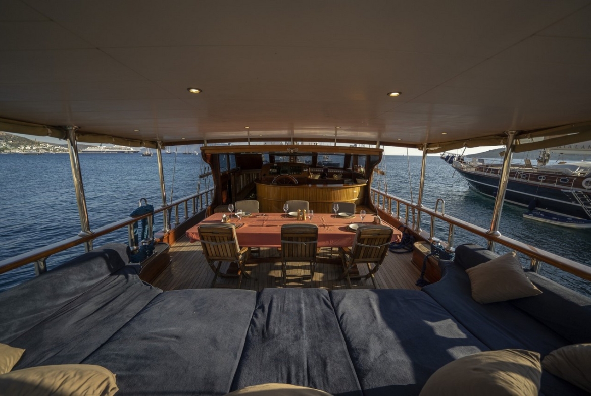 Bodrum’da 10 kişilik lüks gulet, 5 kabin, profesyonel mürettebat ile unutulmaz mavi tur deneyimi.