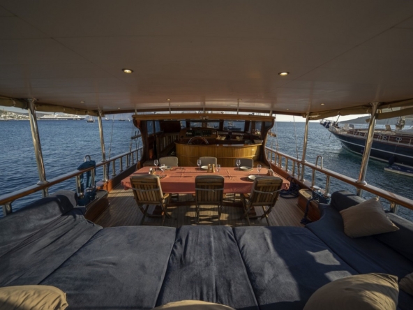 Bodrum’da 10 kişilik lüks gulet, 5 kabin, profesyonel mürettebat ile unutulmaz mavi tur deneyimi.