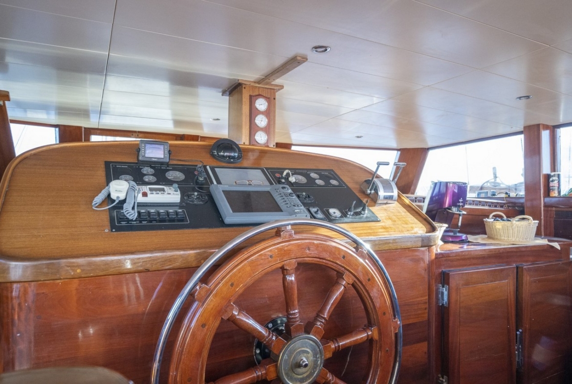 Bodrum’da 10 kişilik lüks gulet, 5 kabin, profesyonel mürettebat ile unutulmaz mavi tur deneyimi.