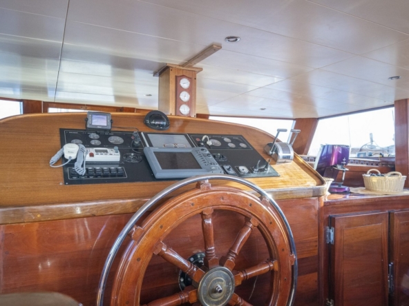 Bodrum’da 10 kişilik lüks gulet, 5 kabin, profesyonel mürettebat ile unutulmaz mavi tur deneyimi.