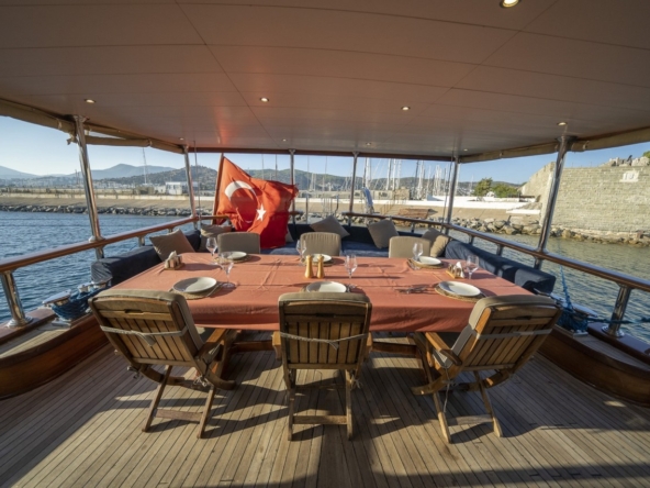 Bodrum’da 10 kişilik lüks gulet, 5 kabin, profesyonel mürettebat ile unutulmaz mavi tur deneyimi.