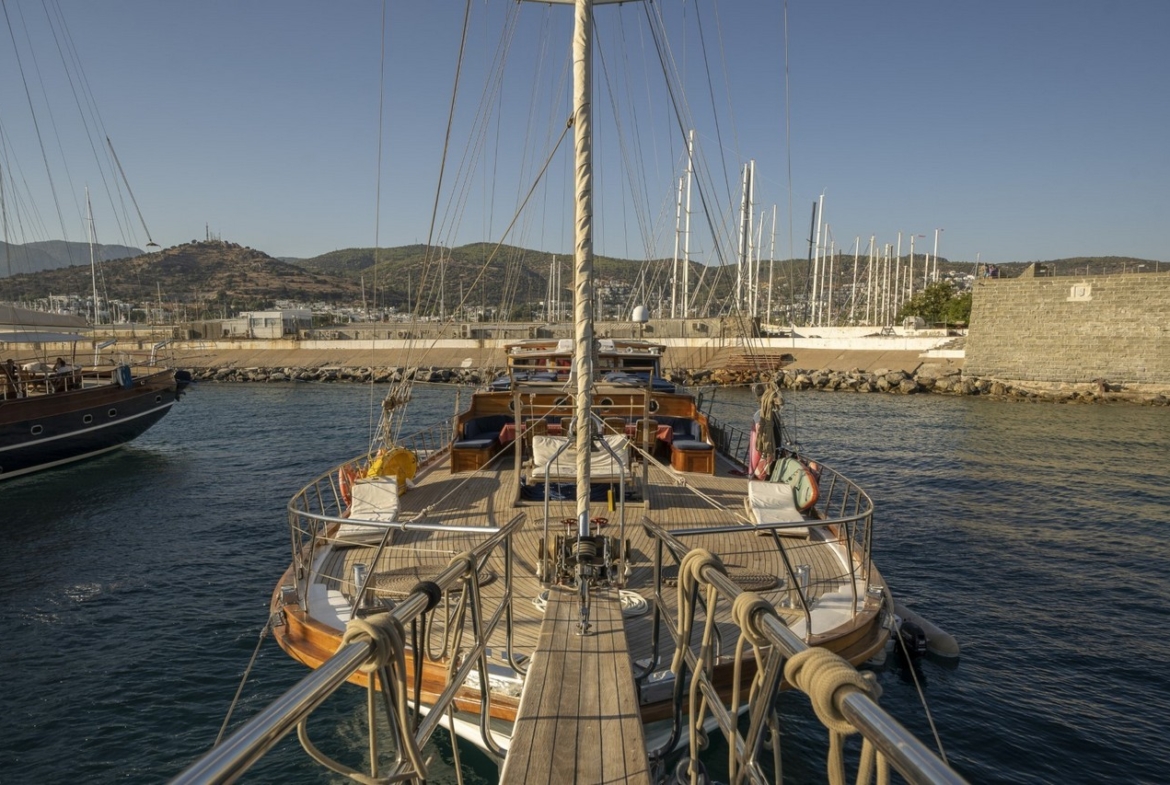 Bodrum’da 10 kişilik lüks gulet, 5 kabin, profesyonel mürettebat ile unutulmaz mavi tur deneyimi.