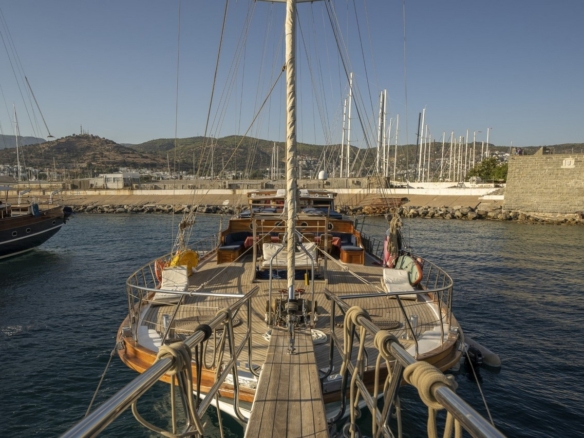 Bodrum’da 10 kişilik lüks gulet, 5 kabin, profesyonel mürettebat ile unutulmaz mavi tur deneyimi.