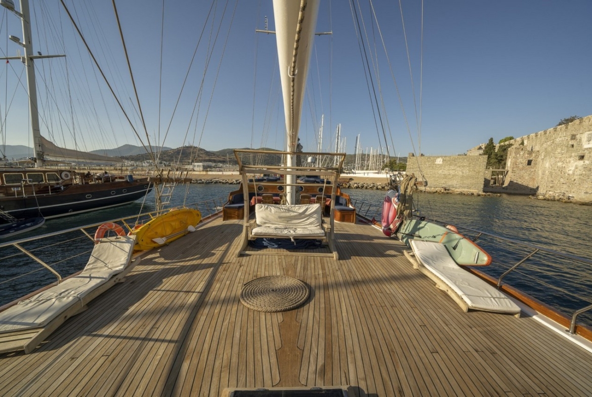 Bodrum’da 10 kişilik lüks gulet, 5 kabin, profesyonel mürettebat ile unutulmaz mavi tur deneyimi.