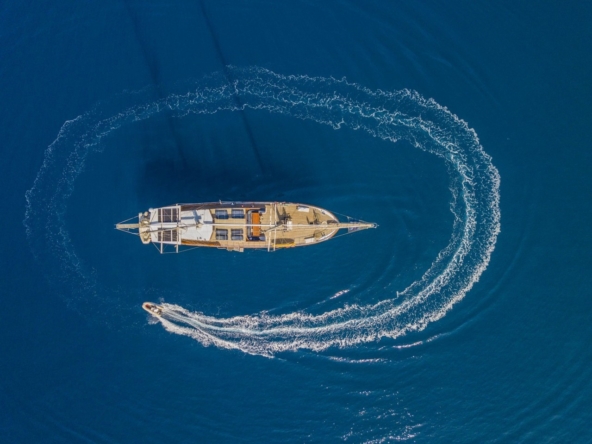 Bodrum’da 10 kişilik lüks gulet, 5 kabin, profesyonel mürettebat ile unutulmaz mavi tur deneyimi.