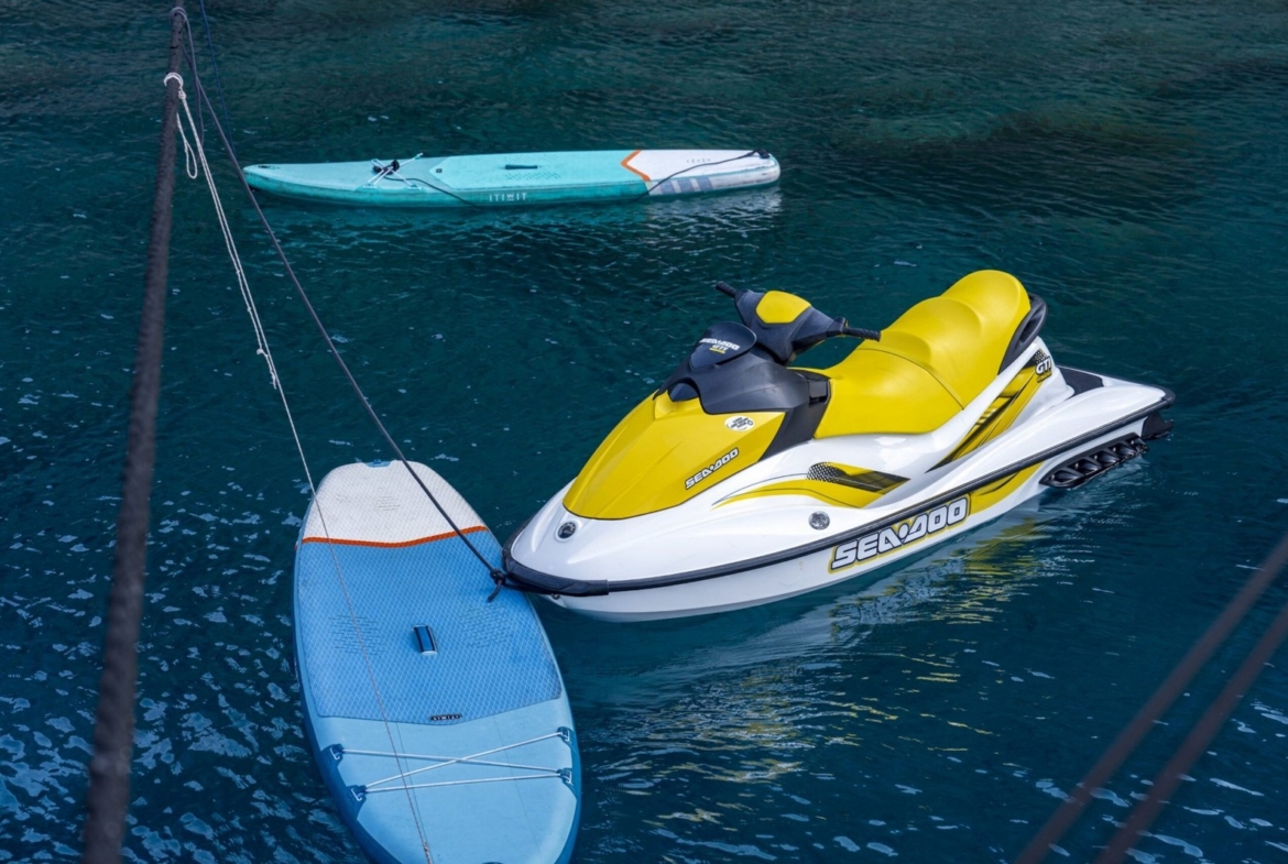 Nautilus Gulet, 5 kabinli yapısı ve üst düzey donanımıyla aileler ve özel gruplar için ideal bir mavi tur seçeneğidir.