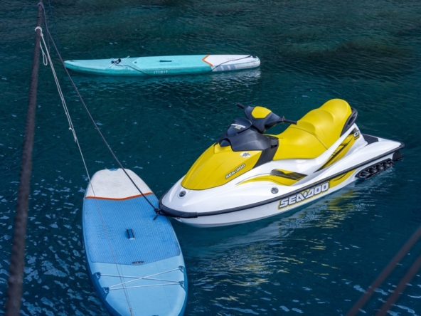 Nautilus Gulet, 5 kabinli yapısı ve üst düzey donanımıyla aileler ve özel gruplar için ideal bir mavi tur seçeneğidir.