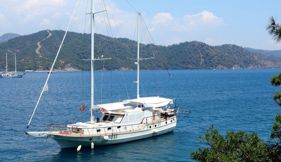 18 metre Perfect Life Gulet ile Göcek, Fethiye ve Marmaris koylarında unutulmaz mavi tur. 6 kişilik konforlu kabinler ve profesyonel mürettebat.
