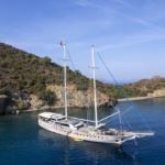 Princess Lila Gulet ile Bodrum çıkışlı lüks mavi yolculuk. 8 kabin, 16 kişi kapasite, geniş salon ve su sporları ile unutulmaz tatil.