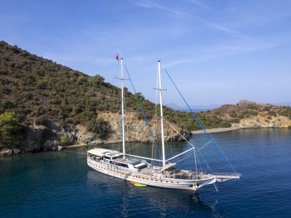 Princess Lila Gulet ile Bodrum çıkışlı lüks mavi yolculuk. 8 kabin, 16 kişi kapasite, geniş salon ve su sporları ile unutulmaz tatil.