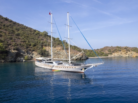 Princess Lila Gulet ile Bodrum çıkışlı lüks mavi yolculuk. 8 kabin, 16 kişi kapasite, geniş salon ve su sporları ile unutulmaz tatil.
