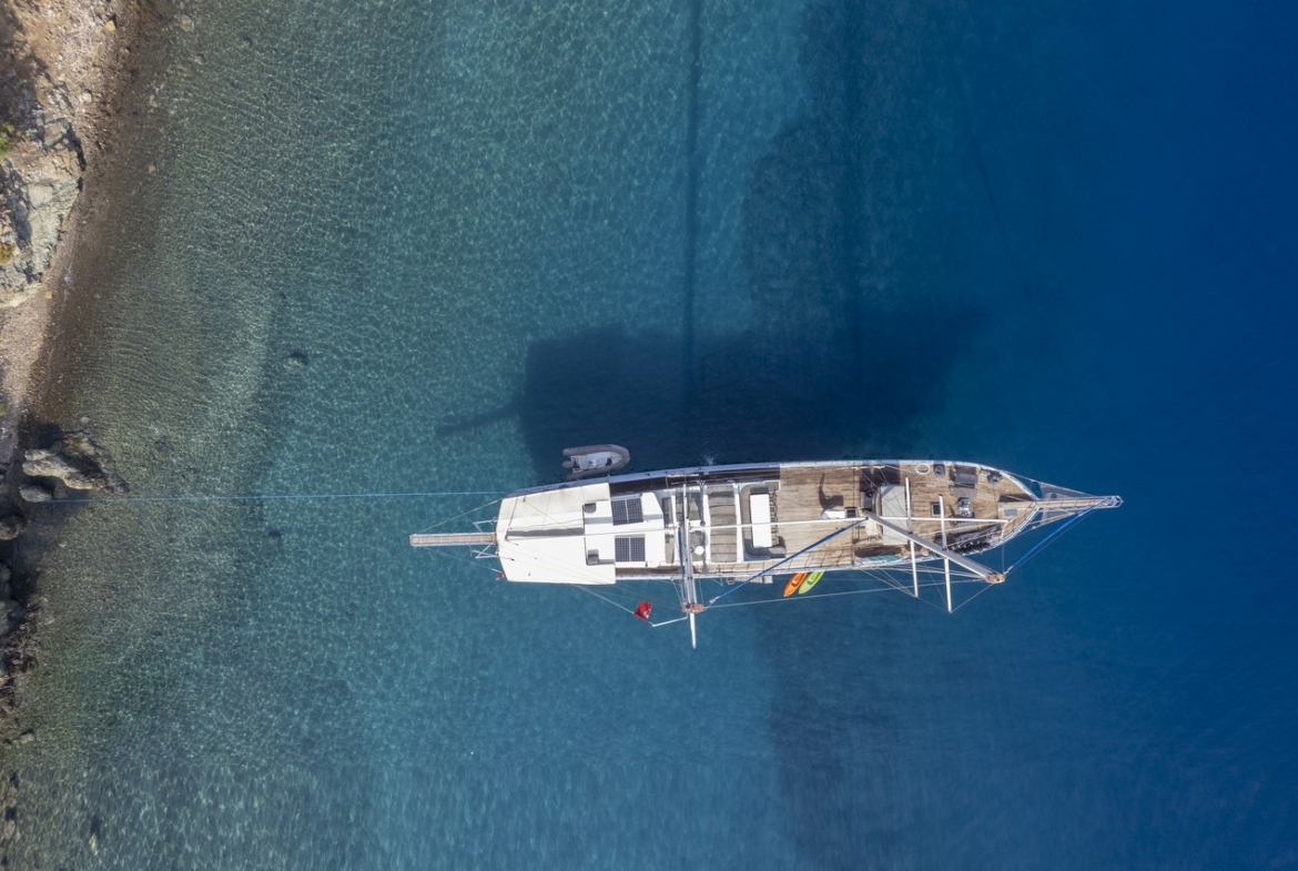 Princess Lila Gulet ile Bodrum çıkışlı lüks mavi yolculuk. 8 kabin, 16 kişi kapasite, geniş salon ve su sporları ile unutulmaz tatil.