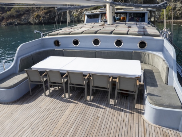 Princess Lila Gulet ile Bodrum çıkışlı lüks mavi yolculuk. 8 kabin, 16 kişi kapasite, geniş salon ve su sporları ile unutulmaz tatil.