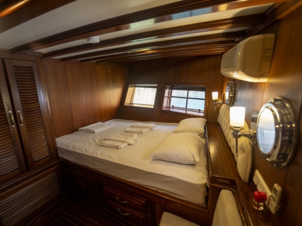 Princess Lila Gulet ile Bodrum çıkışlı lüks mavi yolculuk. 8 kabin, 16 kişi kapasite, geniş salon ve su sporları ile unutulmaz tatil.