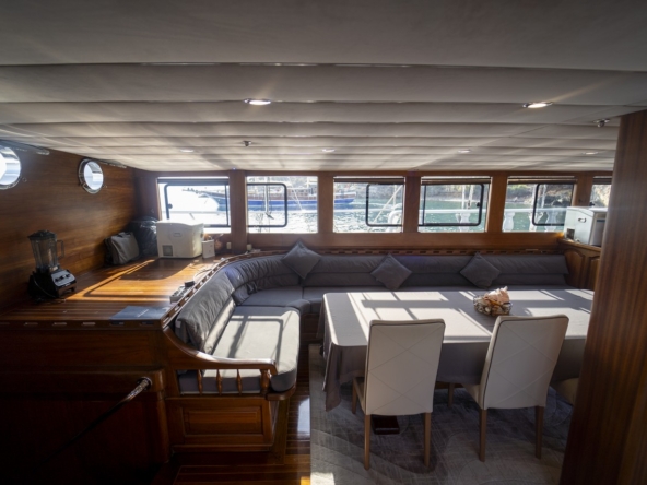 Princess Lila Gulet ile Bodrum çıkışlı lüks mavi yolculuk. 8 kabin, 16 kişi kapasite, geniş salon ve su sporları ile unutulmaz tatil.