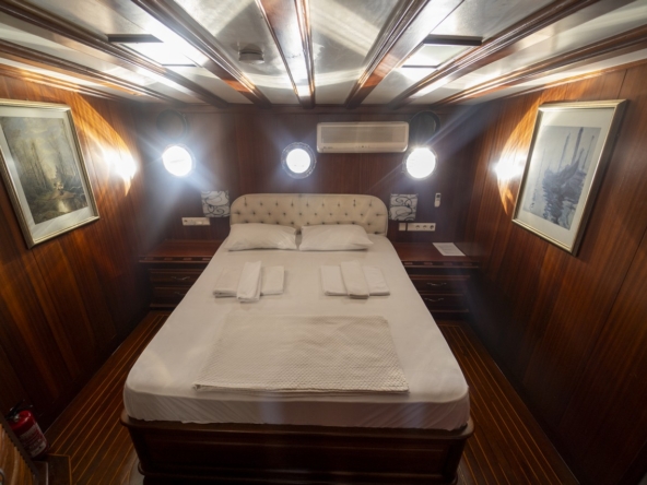 Princess Lila Gulet ile Bodrum çıkışlı lüks mavi yolculuk. 8 kabin, 16 kişi kapasite, geniş salon ve su sporları ile unutulmaz tatil.