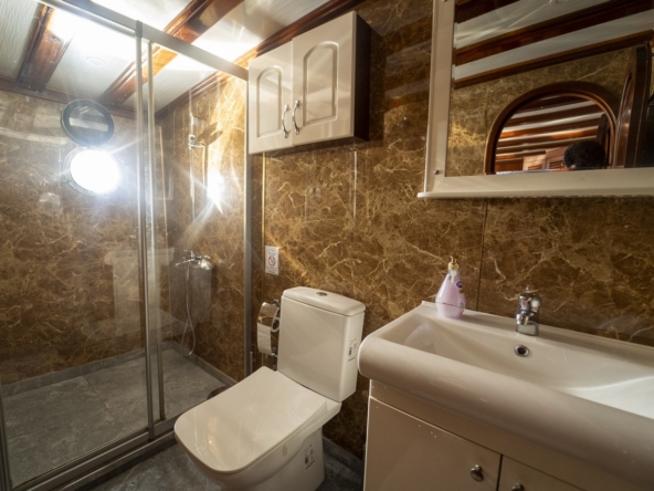 Princess Lila Gulet ile Bodrum çıkışlı lüks mavi yolculuk. 8 kabin, 16 kişi kapasite, geniş salon ve su sporları ile unutulmaz tatil.