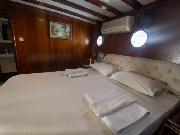 Princess Lila Gulet ile Bodrum çıkışlı lüks mavi yolculuk. 8 kabin, 16 kişi kapasite, geniş salon ve su sporları ile unutulmaz tatil.