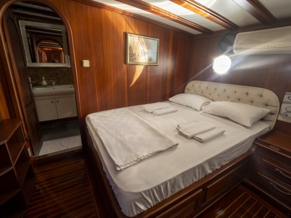 Princess Lila Gulet ile Bodrum çıkışlı lüks mavi yolculuk. 8 kabin, 16 kişi kapasite, geniş salon ve su sporları ile unutulmaz tatil.