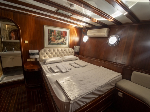 Princess Lila Gulet ile Bodrum çıkışlı lüks mavi yolculuk. 8 kabin, 16 kişi kapasite, geniş salon ve su sporları ile unutulmaz tatil.