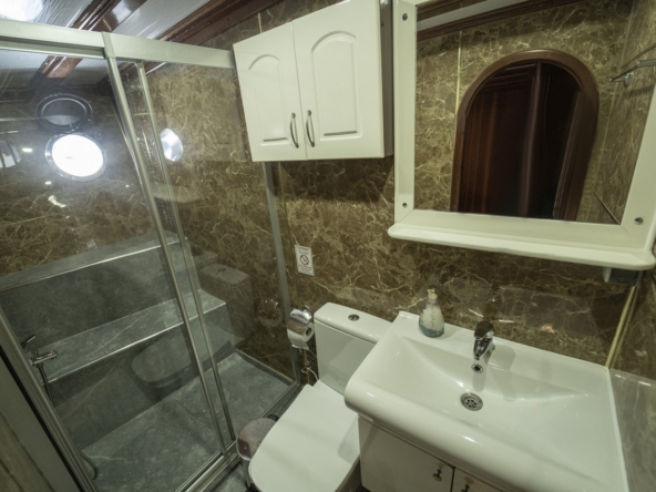 Princess Lila Gulet ile Bodrum çıkışlı lüks mavi yolculuk. 8 kabin, 16 kişi kapasite, geniş salon ve su sporları ile unutulmaz tatil.