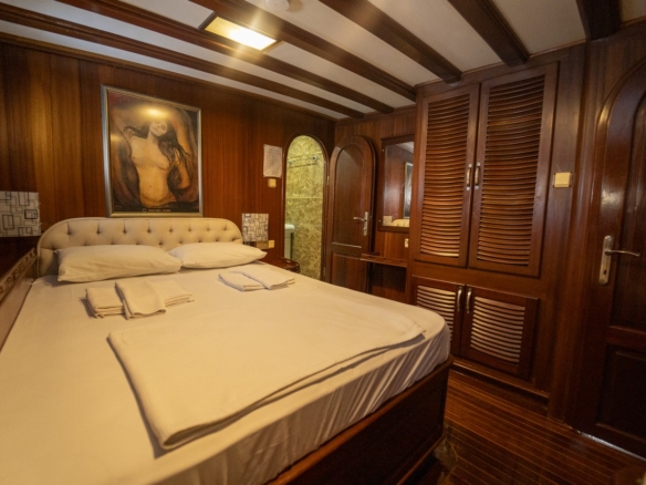 Princess Lila Gulet ile Bodrum çıkışlı lüks mavi yolculuk. 8 kabin, 16 kişi kapasite, geniş salon ve su sporları ile unutulmaz tatil.