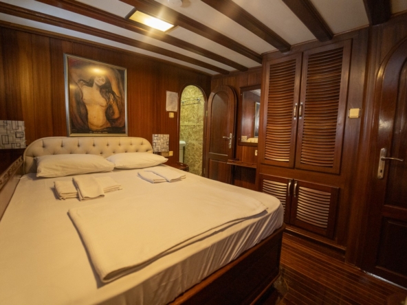 Princess Lila Gulet ile Bodrum çıkışlı lüks mavi yolculuk. 8 kabin, 16 kişi kapasite, geniş salon ve su sporları ile unutulmaz tatil.