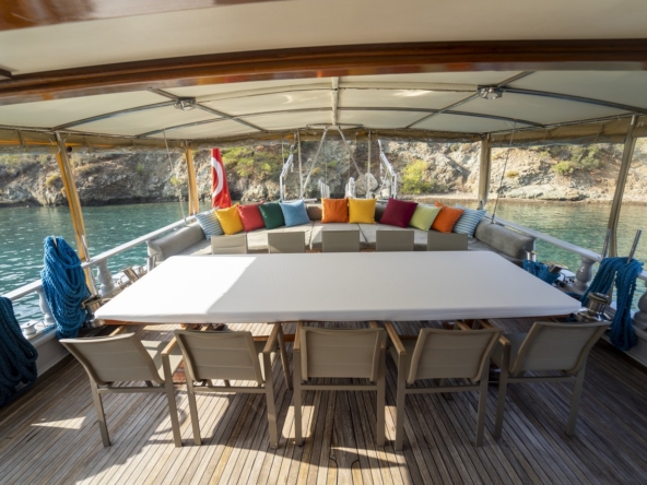 Princess Lila Gulet ile Bodrum çıkışlı lüks mavi yolculuk. 8 kabin, 16 kişi kapasite, geniş salon ve su sporları ile unutulmaz tatil.