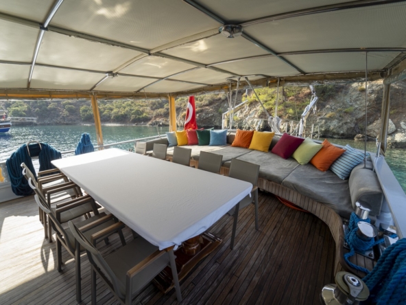 Princess Lila Gulet ile Bodrum çıkışlı lüks mavi yolculuk. 8 kabin, 16 kişi kapasite, geniş salon ve su sporları ile unutulmaz tatil.