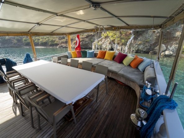 Princess Lila Gulet ile Bodrum çıkışlı lüks mavi yolculuk. 8 kabin, 16 kişi kapasite, geniş salon ve su sporları ile unutulmaz tatil.