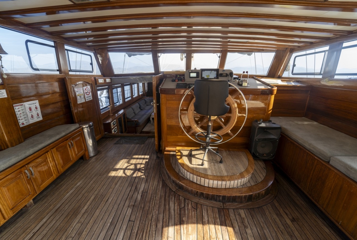 Princess Lila Gulet ile Bodrum çıkışlı lüks mavi yolculuk. 8 kabin, 16 kişi kapasite, geniş salon ve su sporları ile unutulmaz tatil.