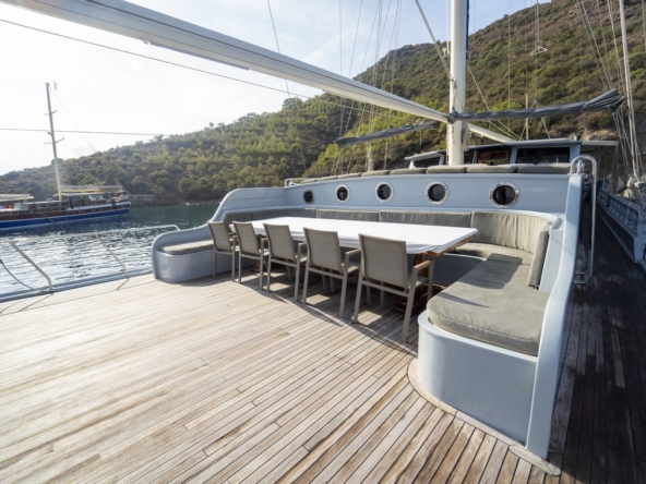 Princess Lila Gulet ile Bodrum çıkışlı lüks mavi yolculuk. 8 kabin, 16 kişi kapasite, geniş salon ve su sporları ile unutulmaz tatil.