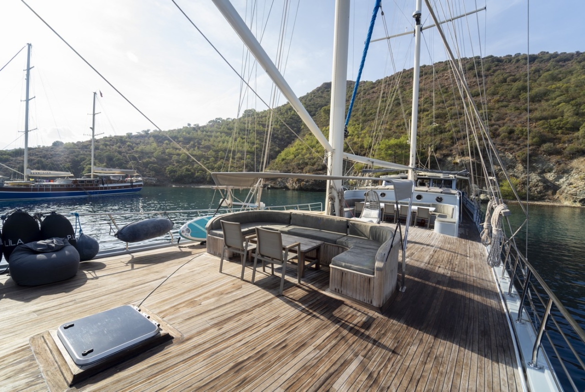 Princess Lila Gulet ile Bodrum çıkışlı lüks mavi yolculuk. 8 kabin, 16 kişi kapasite, geniş salon ve su sporları ile unutulmaz tatil.
