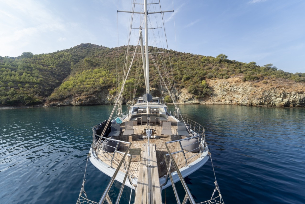 Princess Lila Gulet ile Bodrum çıkışlı lüks mavi yolculuk. 8 kabin, 16 kişi kapasite, geniş salon ve su sporları ile unutulmaz tatil.