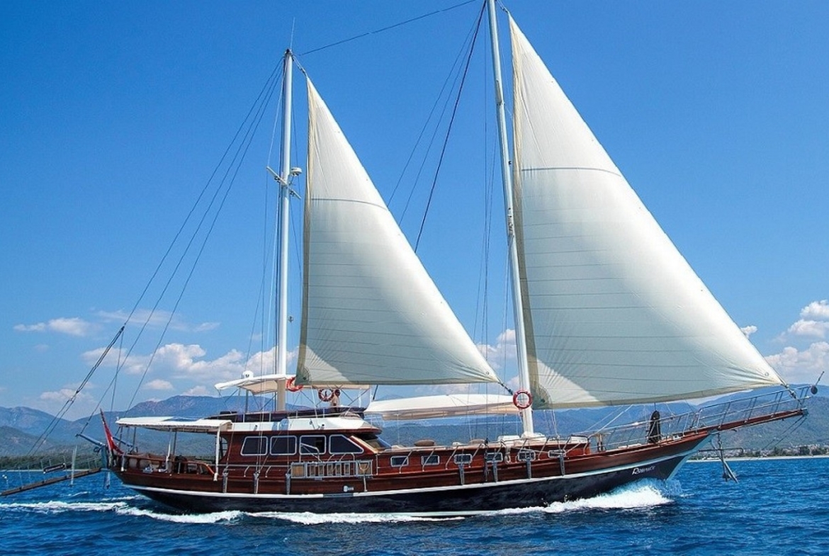 Romance Gulet ile Fethiye çıkışlı lüks mavi yolculuk deneyimi yaşayın. 3 kabinli, 6 kişilik konforlu gulet kiralama fırsatları ve özel rota seçenekleri.