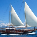 Romance Gulet ile Fethiye çıkışlı lüks mavi yolculuk deneyimi yaşayın. 3 kabinli, 6 kişilik konforlu gulet kiralama fırsatları ve özel rota seçenekleri.