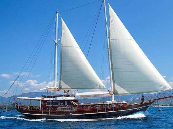 Romance Gulet ile Fethiye çıkışlı lüks mavi yolculuk deneyimi yaşayın. 3 kabinli, 6 kişilik konforlu gulet kiralama fırsatları ve özel rota seçenekleri.