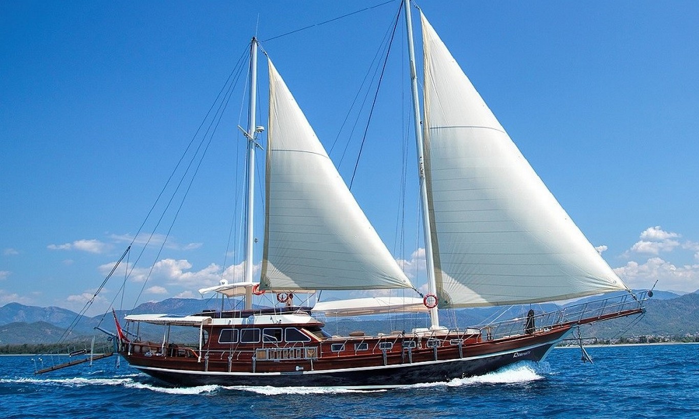 Romance Gulet ile Fethiye çıkışlı lüks mavi yolculuk deneyimi yaşayın. 3 kabinli, 6 kişilik konforlu gulet kiralama fırsatları ve özel rota seçenekleri.