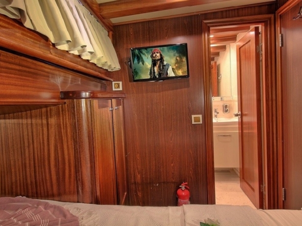 Romance Gulet ile Fethiye çıkışlı lüks mavi yolculuk deneyimi yaşayın. 3 kabinli, 6 kişilik konforlu gulet kiralama fırsatları ve özel rota seçenekleri.