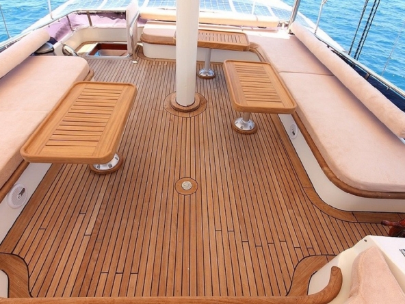 Romance Gulet ile Fethiye çıkışlı lüks mavi yolculuk deneyimi yaşayın. 3 kabinli, 6 kişilik konforlu gulet kiralama fırsatları ve özel rota seçenekleri.