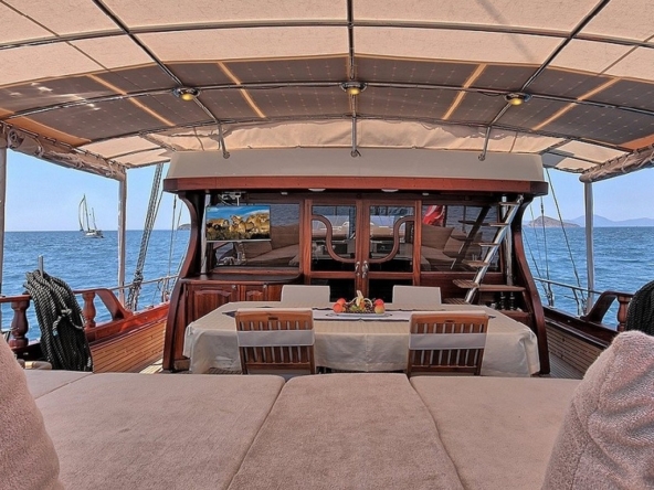 Romance Gulet ile Fethiye çıkışlı lüks mavi yolculuk deneyimi yaşayın. 3 kabinli, 6 kişilik konforlu gulet kiralama fırsatları ve özel rota seçenekleri.