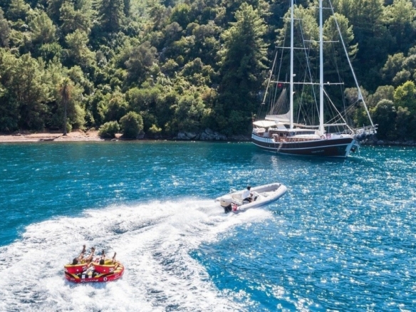 8 kabinli S Nur Taylan ile Marmaris, Göcek ve Datça koylarında su sporları, konfor ve lüks bir mavi yolculuk deneyimi.