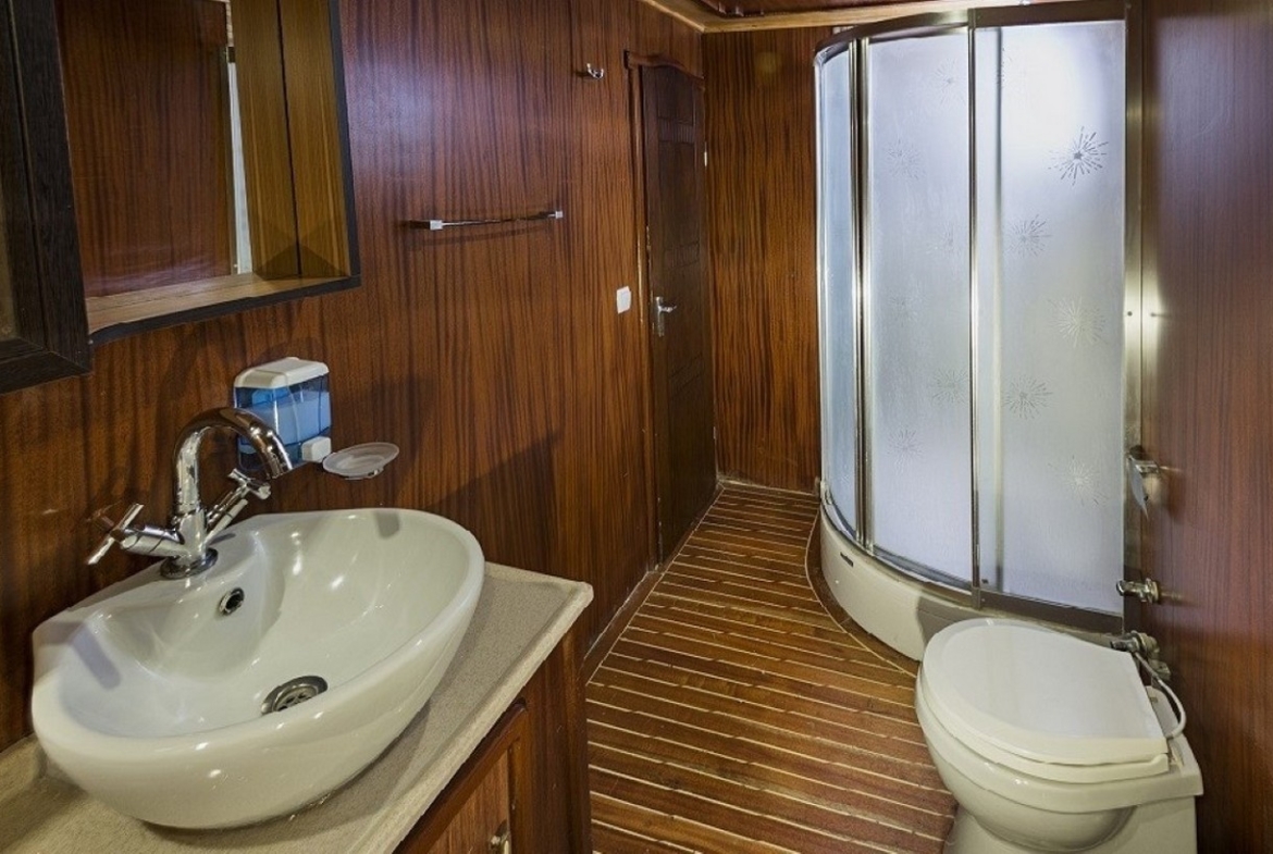 8 kabinli S Nur Taylan ile Marmaris, Göcek ve Datça koylarında su sporları, konfor ve lüks bir mavi yolculuk deneyimi.