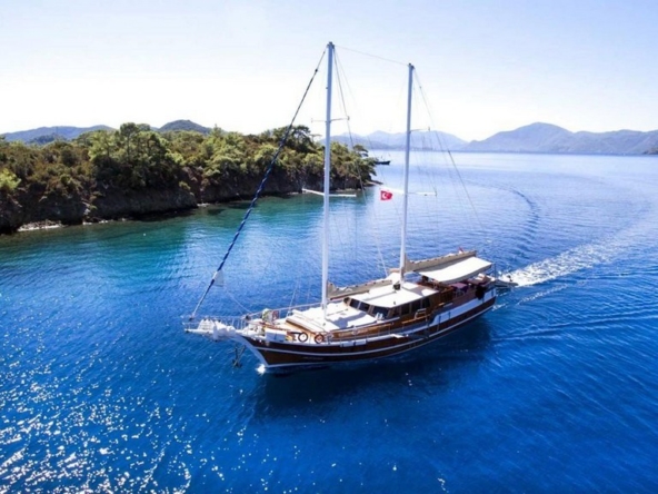 Sirena Gulet ile Adriyatik’te Split çıkışlı özel mavi yolculuk deneyimi. 5 kabin, 10 kişilik konfor ve profesyonel mürettebatla unutulmaz bir tatil sizi bekliyor.