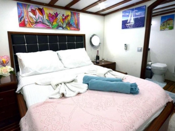 Sirena Gulet ile Adriyatik’te Split çıkışlı özel mavi yolculuk deneyimi. 5 kabin, 10 kişilik konfor ve profesyonel mürettebatla unutulmaz bir tatil sizi bekliyor.