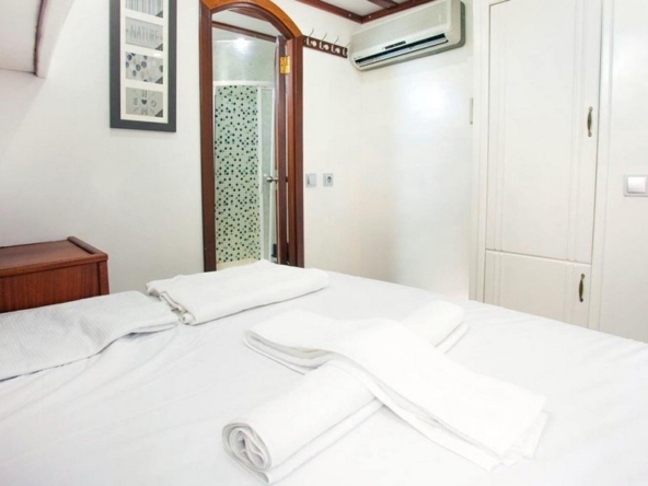 Sirena Gulet ile Adriyatik’te Split çıkışlı özel mavi yolculuk deneyimi. 5 kabin, 10 kişilik konfor ve profesyonel mürettebatla unutulmaz bir tatil sizi bekliyor.