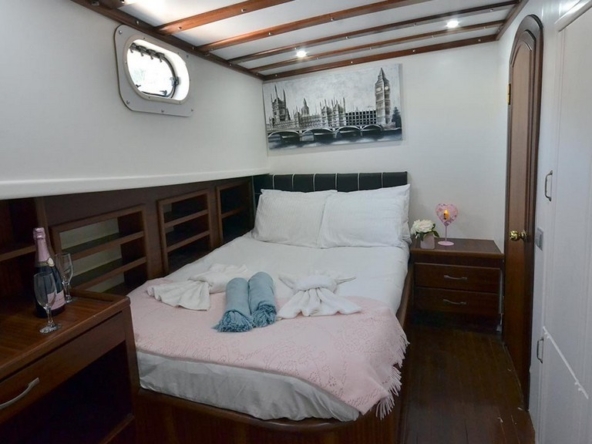 Sirena Gulet ile Adriyatik’te Split çıkışlı özel mavi yolculuk deneyimi. 5 kabin, 10 kişilik konfor ve profesyonel mürettebatla unutulmaz bir tatil sizi bekliyor.