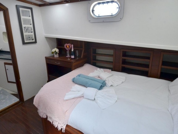 Sirena Gulet ile Adriyatik’te Split çıkışlı özel mavi yolculuk deneyimi. 5 kabin, 10 kişilik konfor ve profesyonel mürettebatla unutulmaz bir tatil sizi bekliyor.