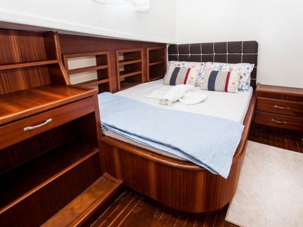 Sirena Gulet ile Adriyatik’te Split çıkışlı özel mavi yolculuk deneyimi. 5 kabin, 10 kişilik konfor ve profesyonel mürettebatla unutulmaz bir tatil sizi bekliyor.